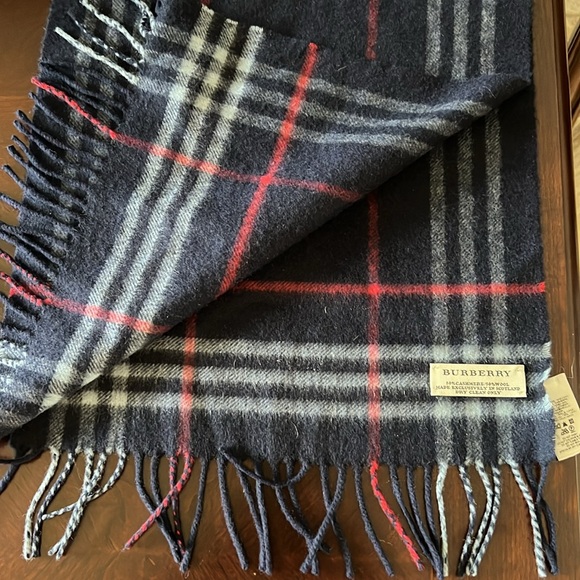 Burberry Cashmere wool blend winter Scarf Blue red and white with fringe - Picture 3 of 17